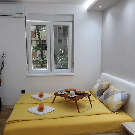 Apartment Sweet Yellow *